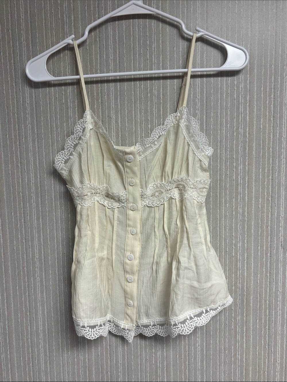 S Vintage style Cream Lace-Trim Button Cami